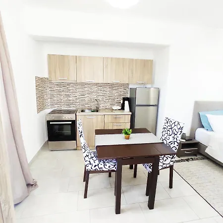 Apartment Avalon Cosy Kiku Studio For 2 With Shared Swimming Pool